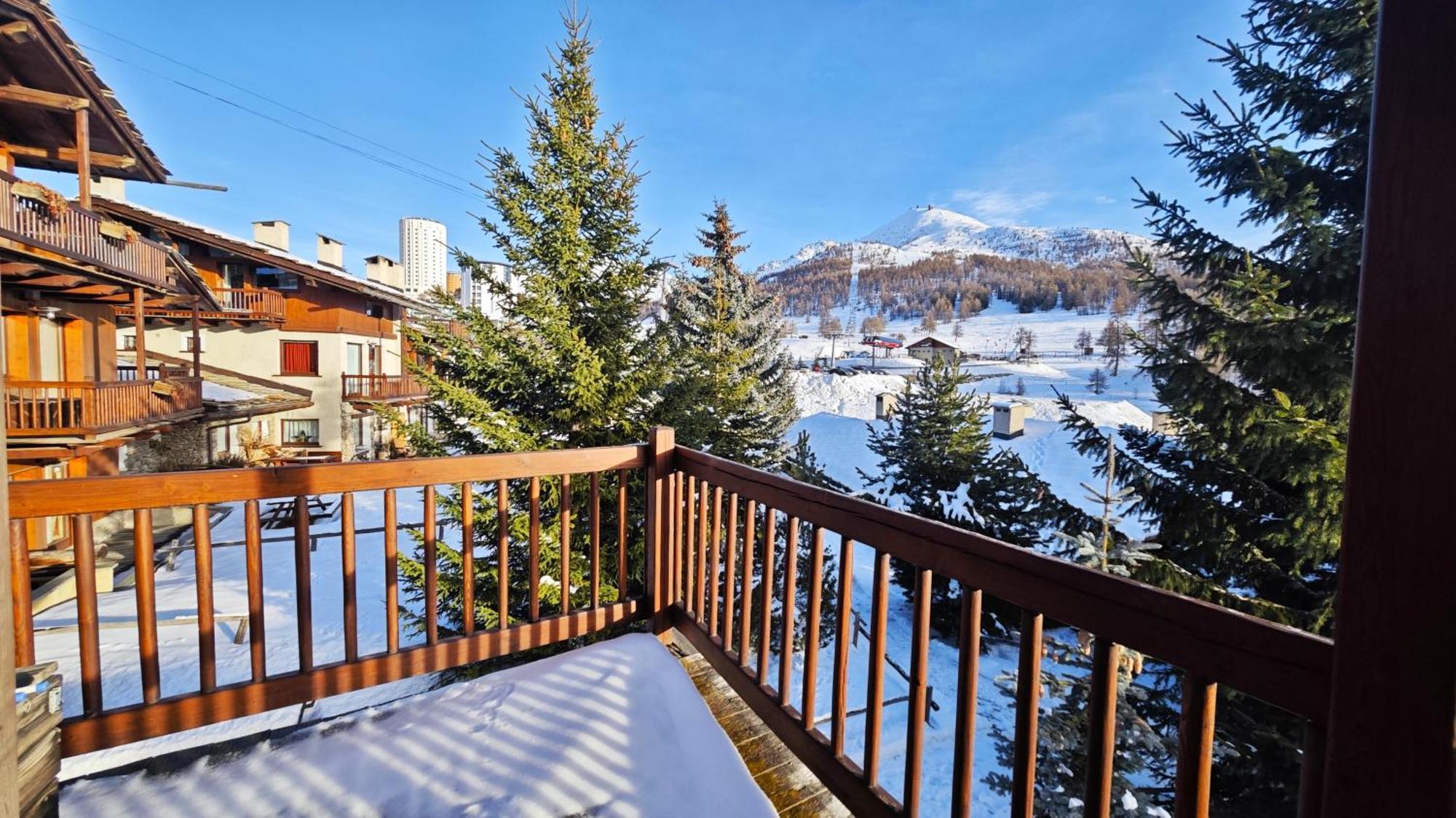 Hostdomus - Imperial Chalet Villa Colle Colle Sestriere Exterior foto